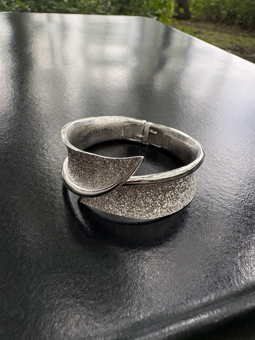 Vintage Crown Trifari Silver-tone hinged clamper cuff bracelet
